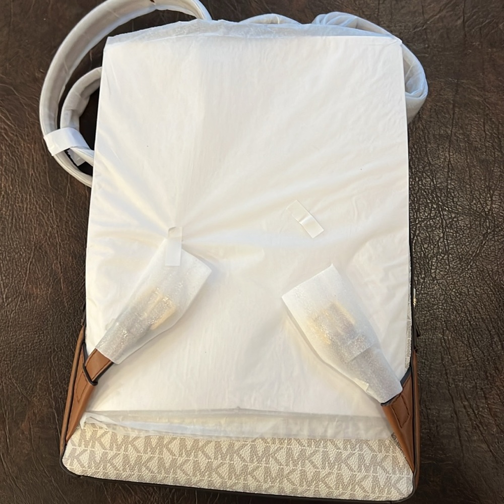 MICHAEL KORS Jaycee Medium Logo Backpack - Picture 8 of 9